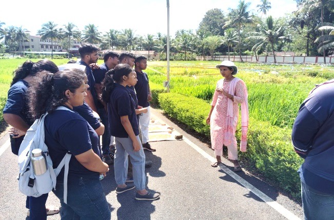 Visit to Seed Production plots of paddy